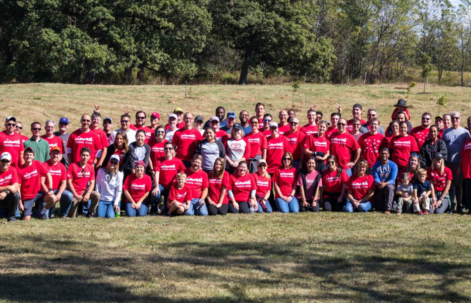 WEB18-NPLD-Toyota-VernonVolunteer-GroupPicture-5546x3119.jpg