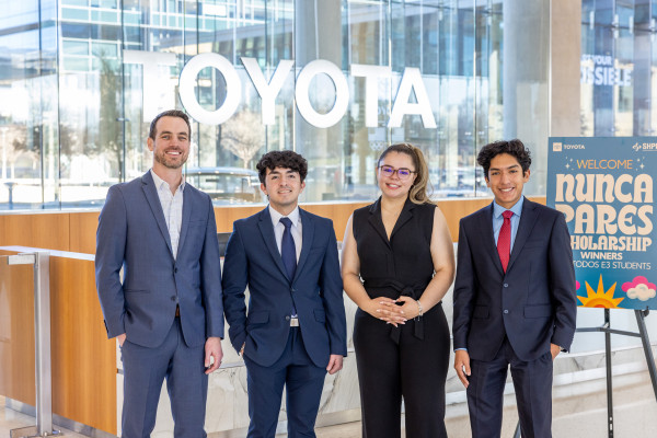 Three Hispanic students received the Toyota Nunca Pares Scholarship. In the photo (left to right): Tyler McBride, Sr. Manager, Brand, Growth Audiences, Cross Vehicle Line Marketing, Vehicle Marketing and Communications, Toyota Motor North America; Ruben Bonett, junior at Texas A&amp;amp;amp;amp;amp;amp;amp;amp;amp;amp;amp;amp;amp;amp;amp;amp;amp;amp;amp;amp;amp;amp;amp;amp;amp;amp;amp;amp;amp;amp;amp;amp;amp;amp;amp;M University, College Station; Giana Aguilar-Valencia, junior at DePaul University; Maximiliano Pombo Hernández, junior at Texas A&amp;amp;amp;amp;amp;amp;amp;amp;amp;amp;amp;amp;amp;amp;amp;amp;amp;amp;amp;amp;amp;amp;amp;amp;amp;amp;amp;amp;amp;amp;amp;amp;amp;amp;amp;M University, College Station.